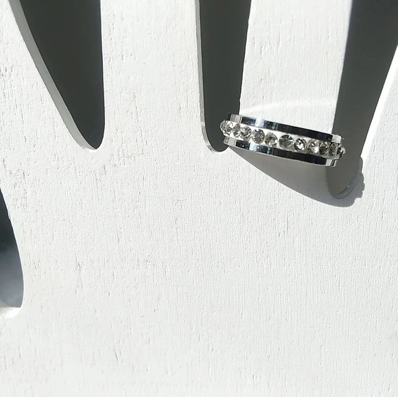 NIB Size 6 Stainless Steel CZ Lined Ring - Picture 4 of 6